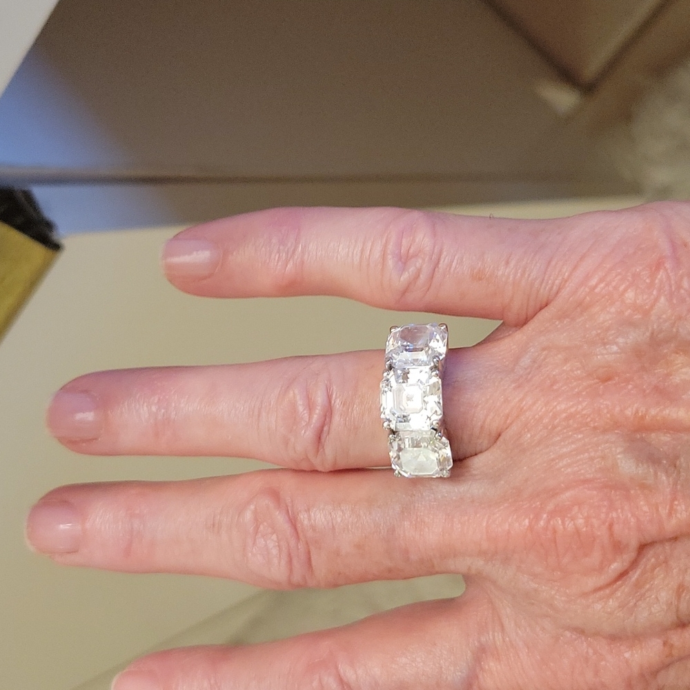 14 kt white gold and cubic zirconia ring